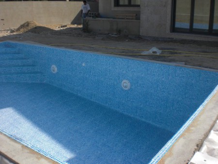 piscina de construção com tela de pvc