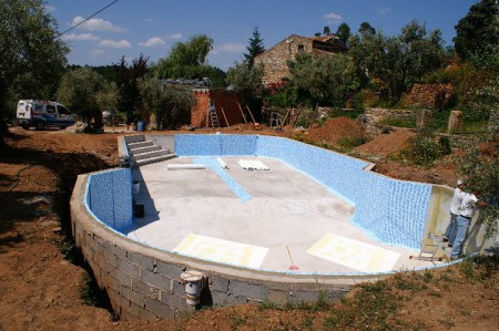 construimos qualquer tipo de piscina, traga o seu projecto....